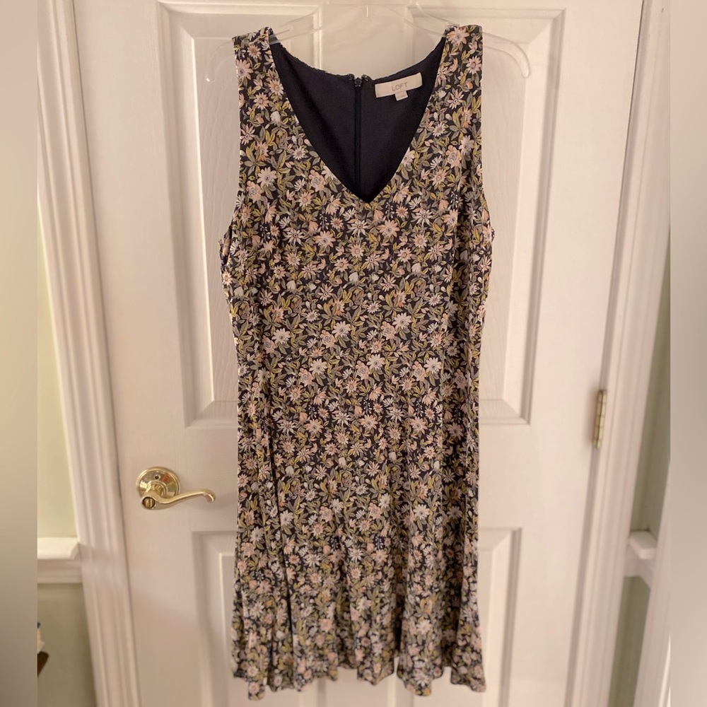 Loft swing dress v-neck floral fit flare EUC Sz 12